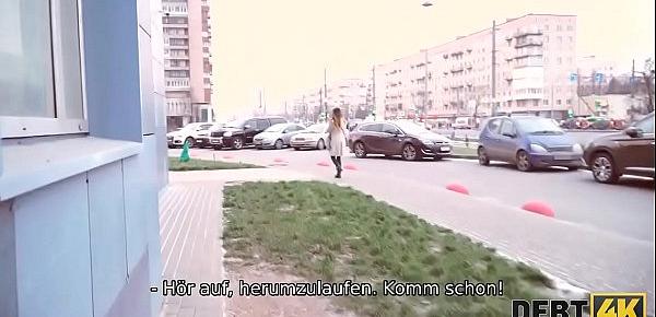 Debt4k. Das tätowierte Model Roxy Lips bezahlt Schulden